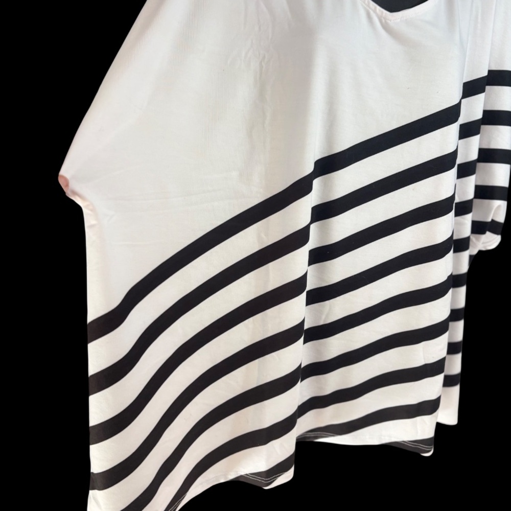 an Elizabeth & Clarke StainTech striped tunic with an asymmetric hem 1x - Picture 2 of 8